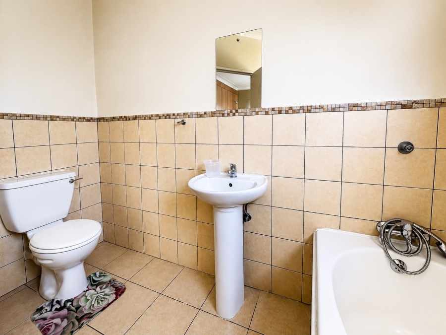To Let 2 Bedroom Property for Rent in Noordwyk Gauteng