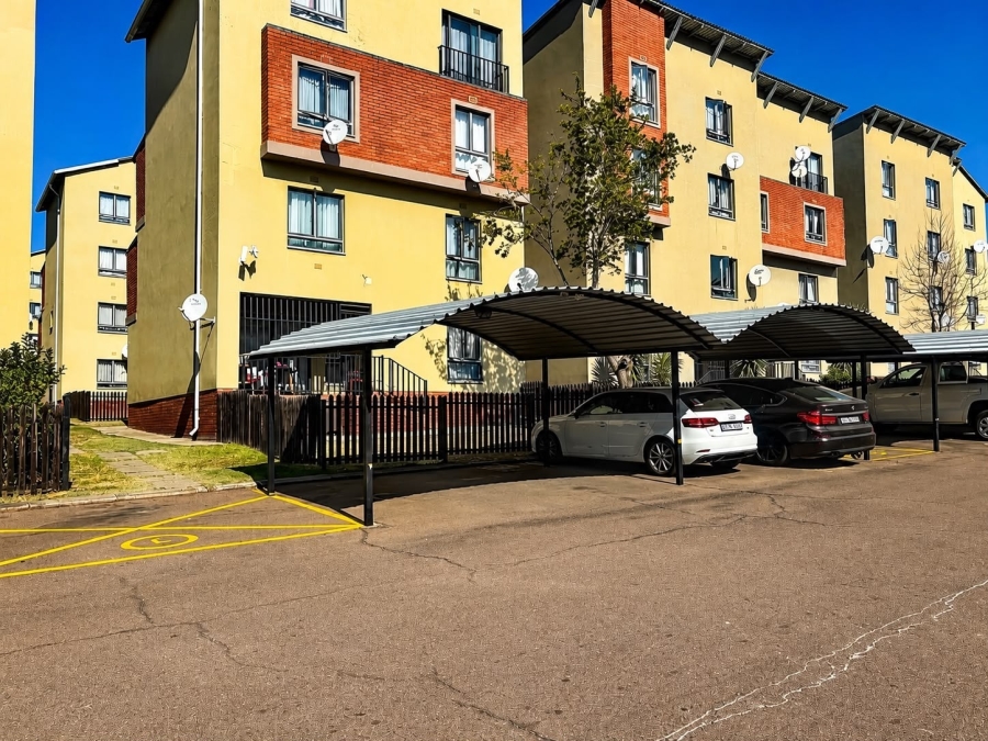 To Let 2 Bedroom Property for Rent in Noordwyk Gauteng