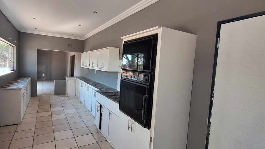 4 Bedroom Property for Sale in Louisrus Gauteng