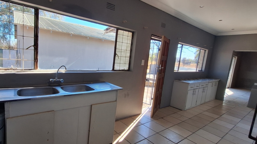 4 Bedroom Property for Sale in Louisrus Gauteng