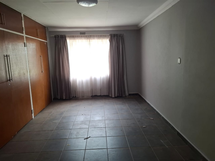 4 Bedroom Property for Sale in Louisrus Gauteng