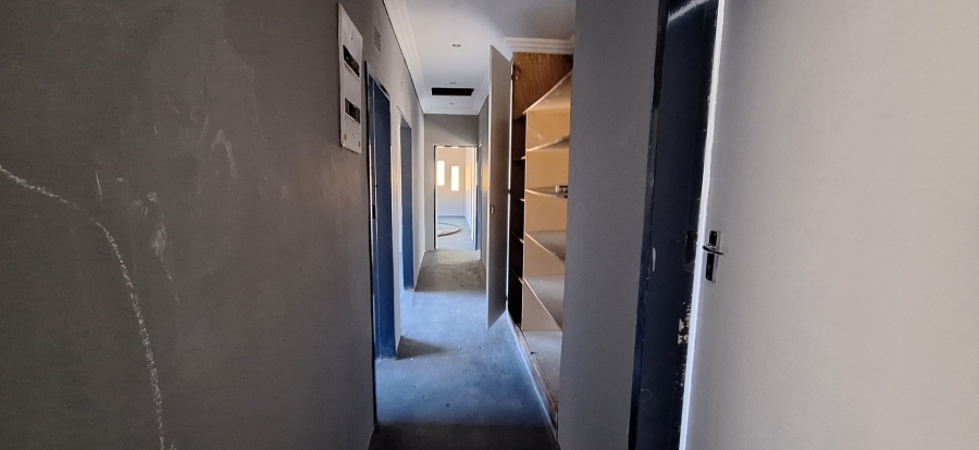 4 Bedroom Property for Sale in Louisrus Gauteng