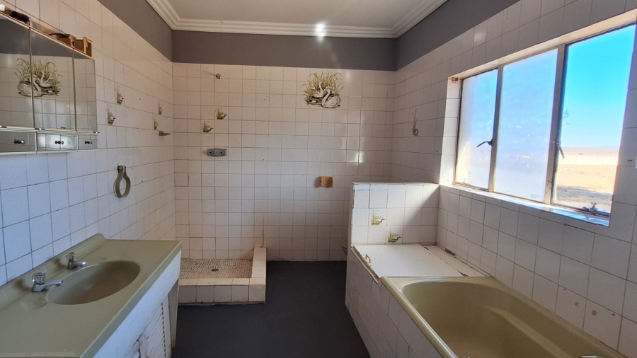 4 Bedroom Property for Sale in Louisrus Gauteng
