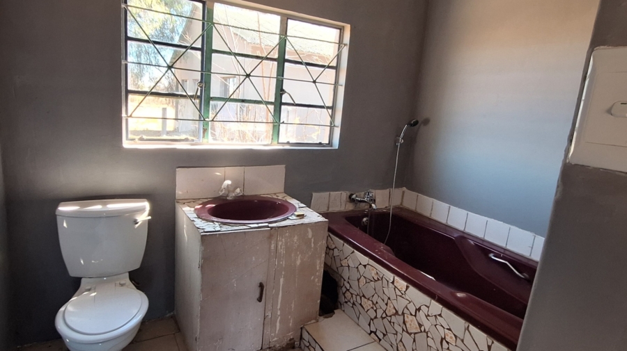 4 Bedroom Property for Sale in Louisrus Gauteng