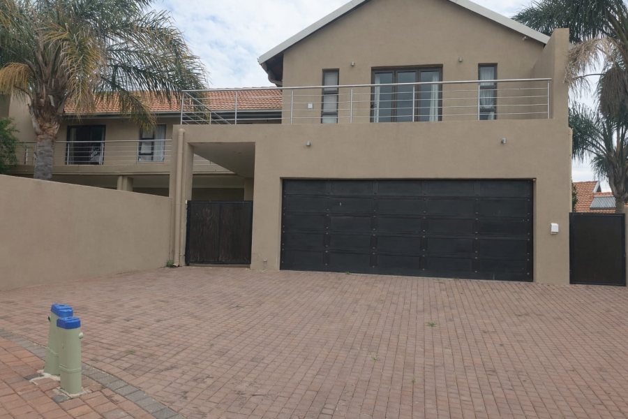 4 Bedroom Property for Sale in Kosmosdal Gauteng