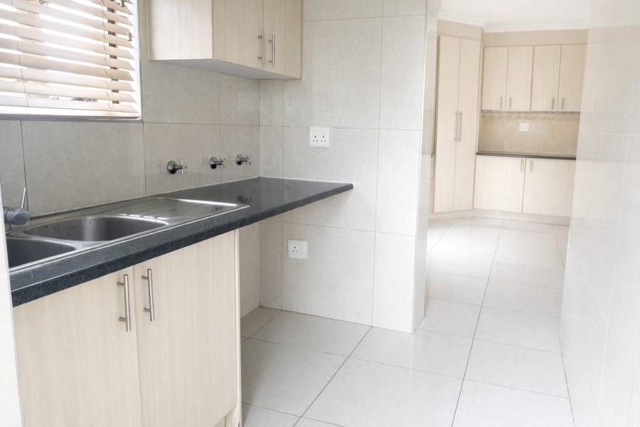 4 Bedroom Property for Sale in Kosmosdal Gauteng