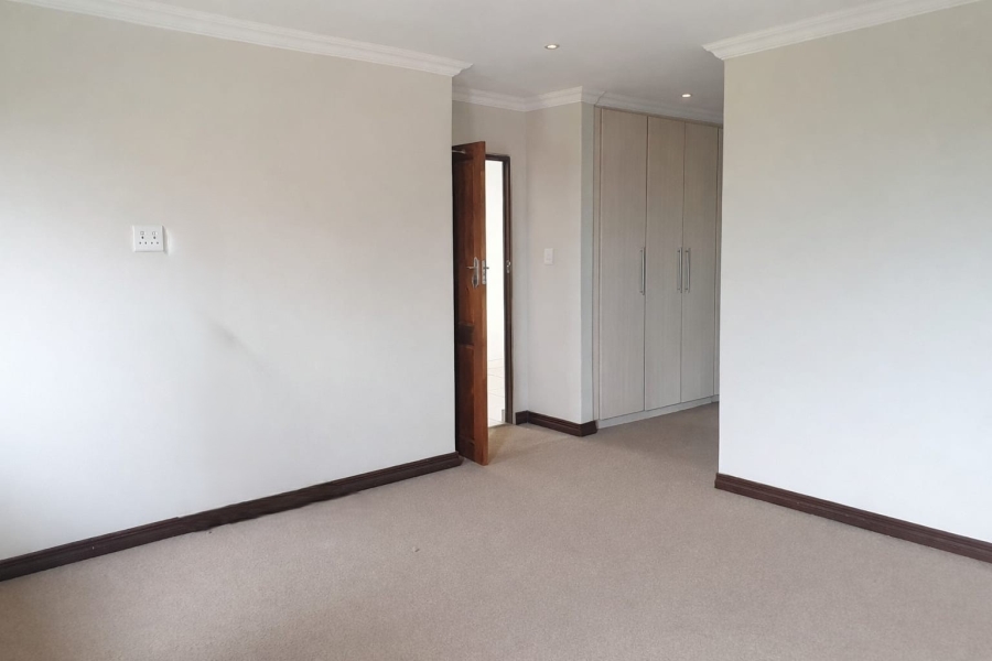 4 Bedroom Property for Sale in Kosmosdal Gauteng