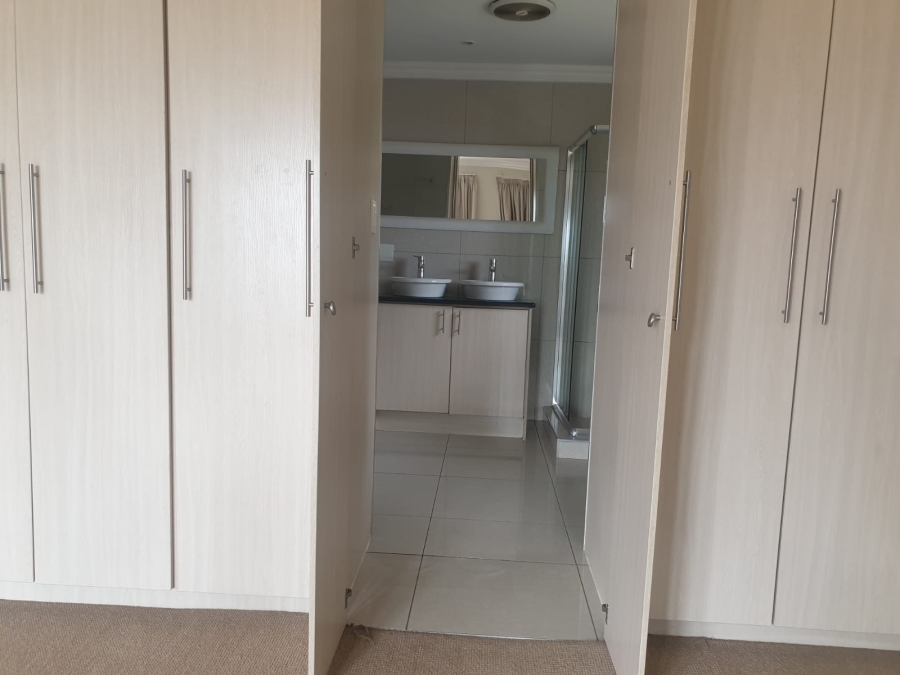 4 Bedroom Property for Sale in Kosmosdal Gauteng