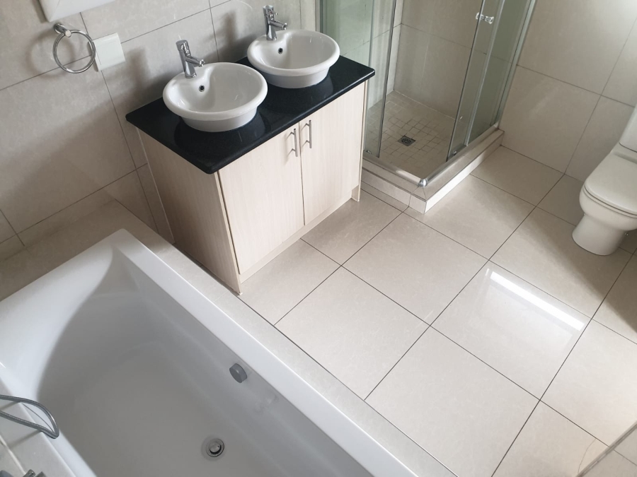 4 Bedroom Property for Sale in Kosmosdal Gauteng
