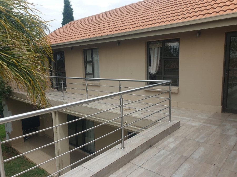 4 Bedroom Property for Sale in Kosmosdal Gauteng