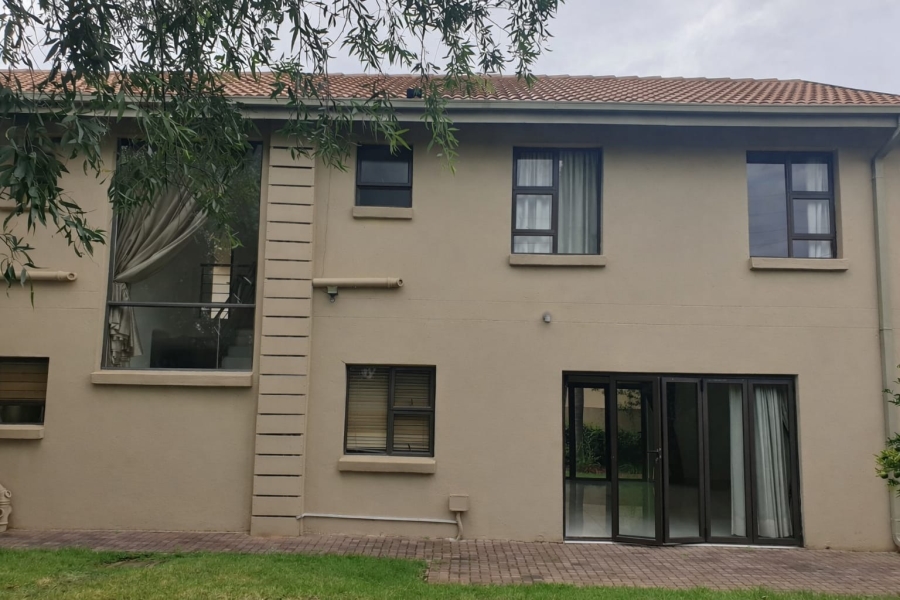 4 Bedroom Property for Sale in Kosmosdal Gauteng