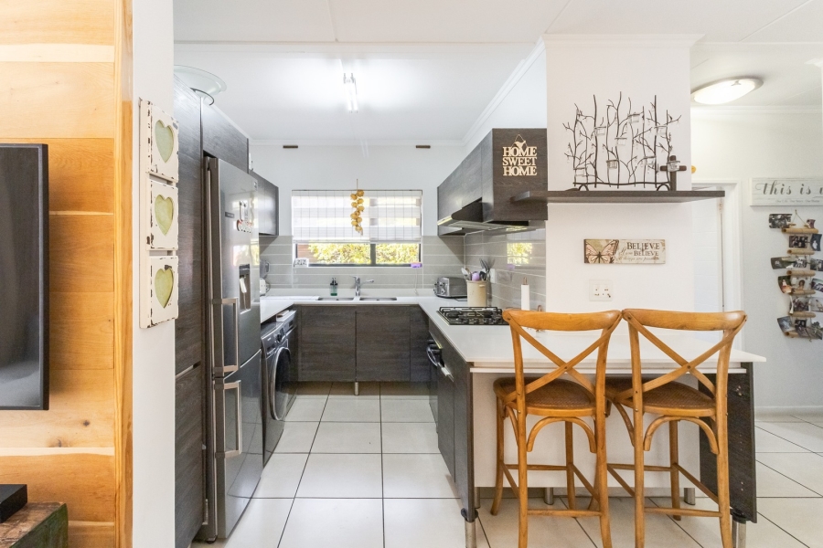 To Let 3 Bedroom Property for Rent in Olivedale Gauteng