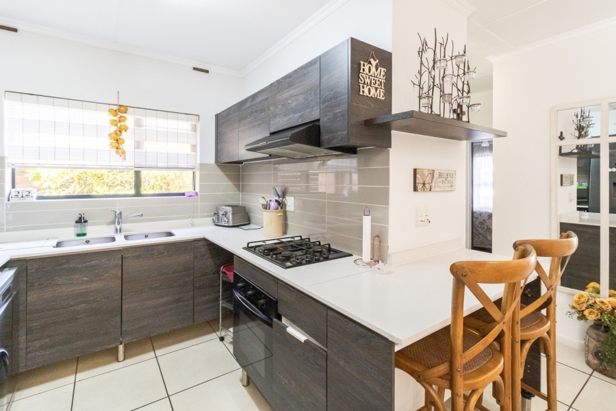 To Let 3 Bedroom Property for Rent in Olivedale Gauteng