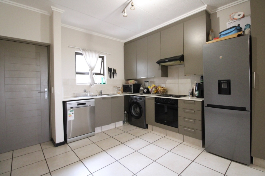 To Let 2 Bedroom Property for Rent in Bryanston Gauteng