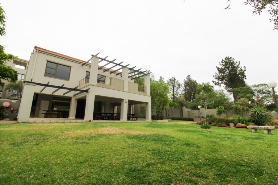 To Let 2 Bedroom Property for Rent in Bryanston Gauteng
