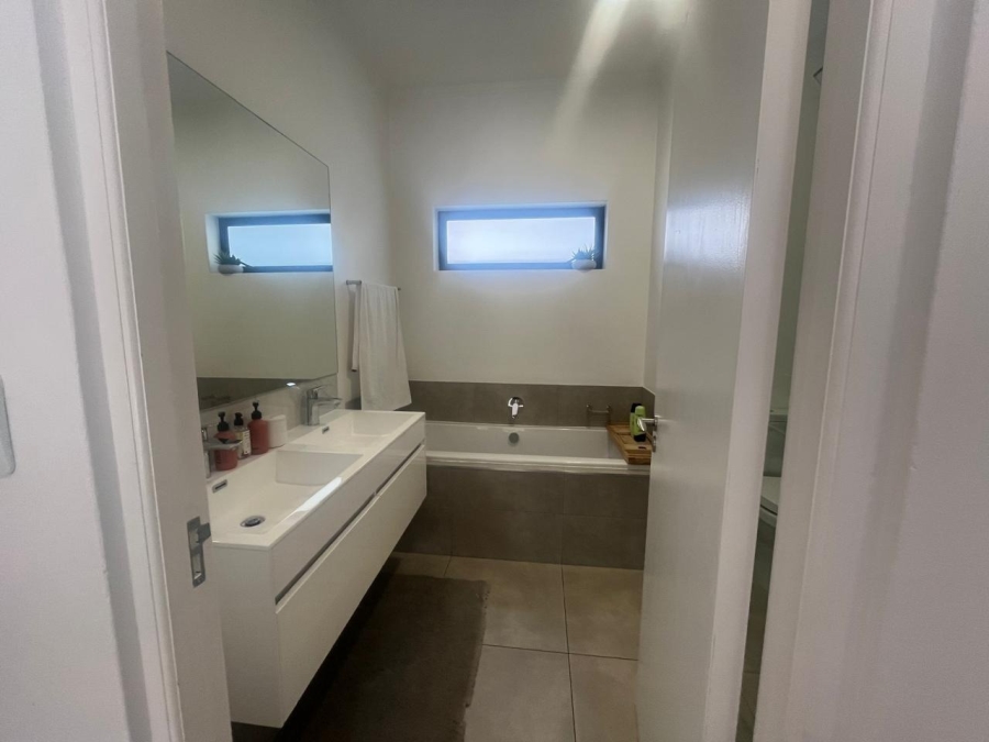 To Let 2 Bedroom Property for Rent in Rosebank Gauteng