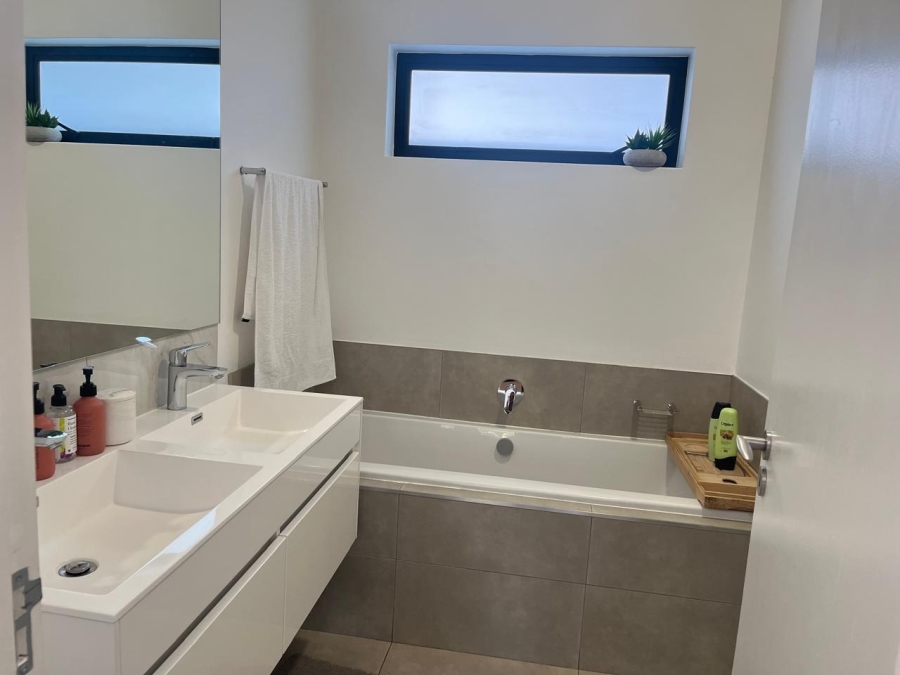 To Let 2 Bedroom Property for Rent in Rosebank Gauteng