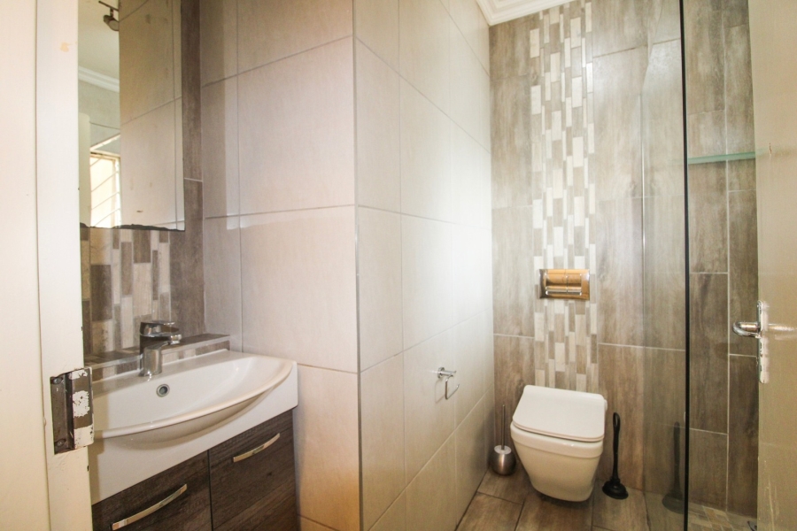 2 Bedroom Property for Sale in Bryanston Gauteng