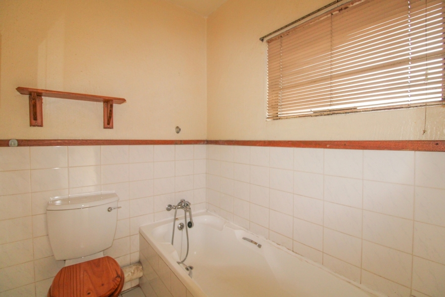 1 Bedroom Property for Sale in Bryanston Gauteng