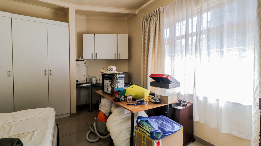 3 Bedroom Property for Sale in Kew Gauteng