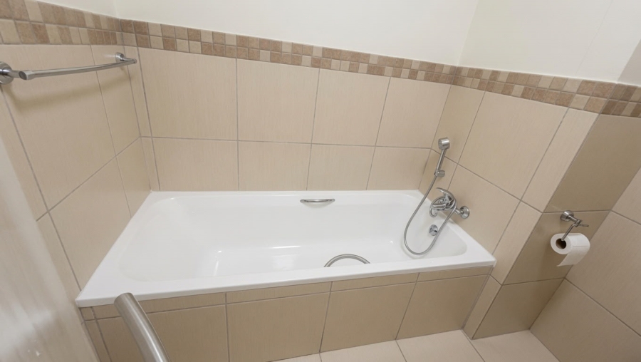 To Let 3 Bedroom Property for Rent in Barbeque Downs Gauteng