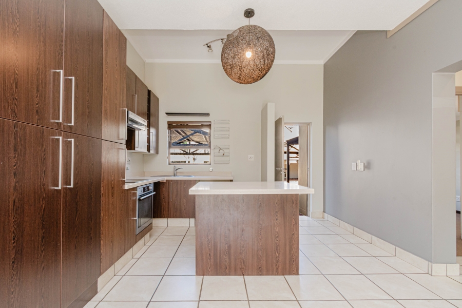 To Let 2 Bedroom Property for Rent in Lonehill Gauteng