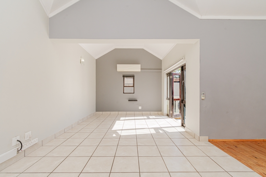 To Let 2 Bedroom Property for Rent in Lonehill Gauteng