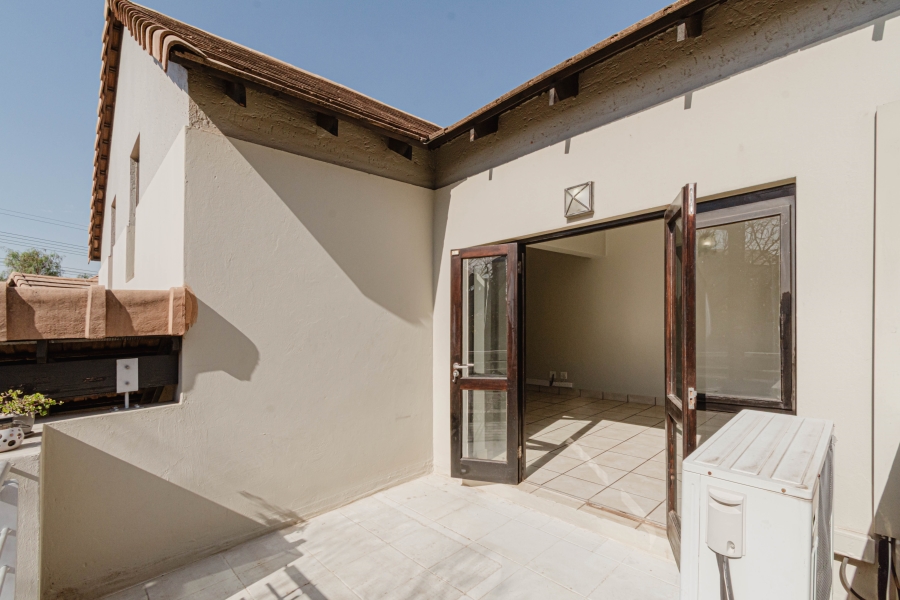 To Let 2 Bedroom Property for Rent in Lonehill Gauteng