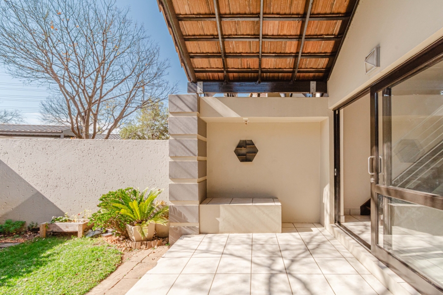 To Let 2 Bedroom Property for Rent in Lonehill Gauteng