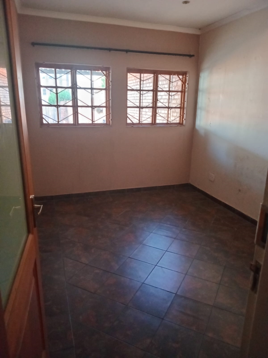 To Let 2 Bedroom Property for Rent in Capital Park Gauteng