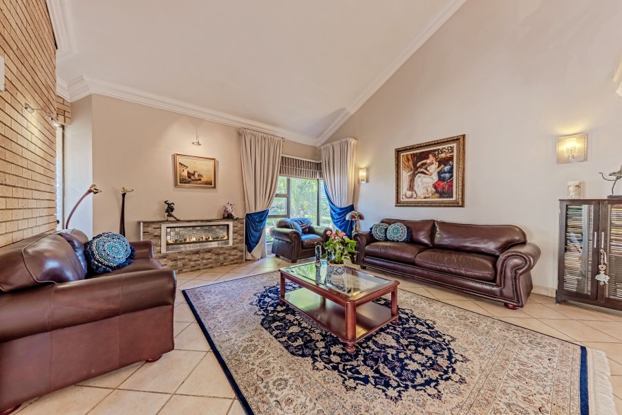 7 Bedroom Property for Sale in Featherbrooke Estate Gauteng