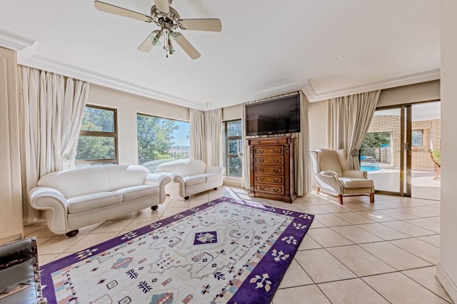 7 Bedroom Property for Sale in Featherbrooke Estate Gauteng