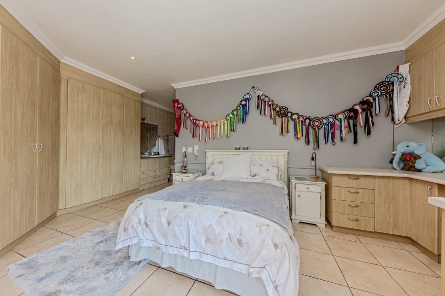 7 Bedroom Property for Sale in Featherbrooke Estate Gauteng