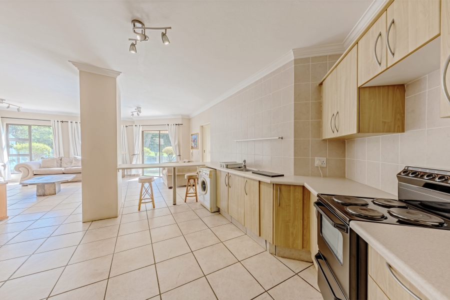 7 Bedroom Property for Sale in Featherbrooke Estate Gauteng