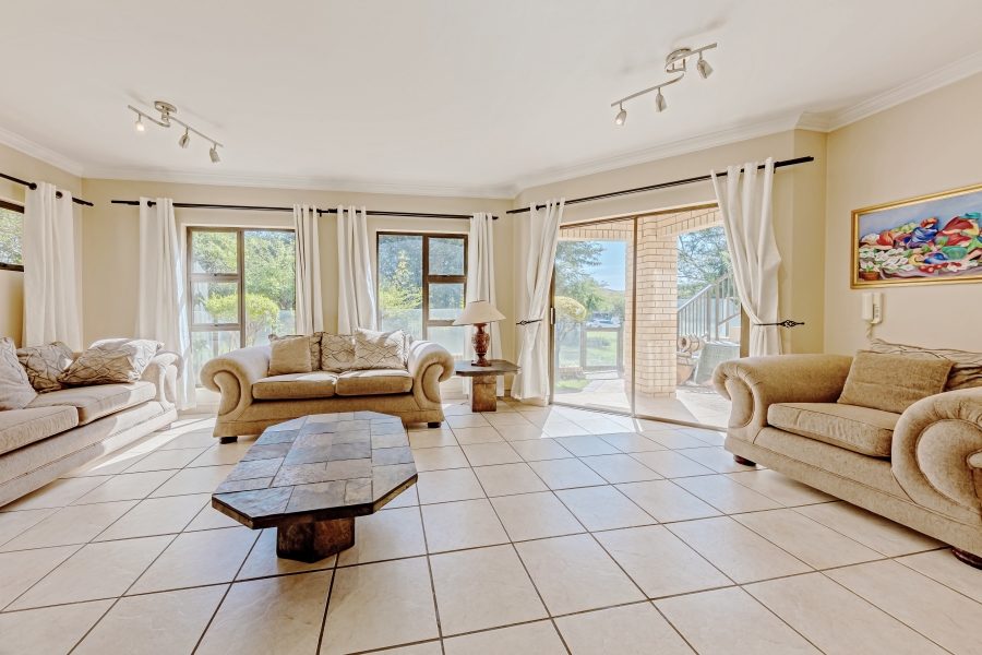 7 Bedroom Property for Sale in Featherbrooke Estate Gauteng