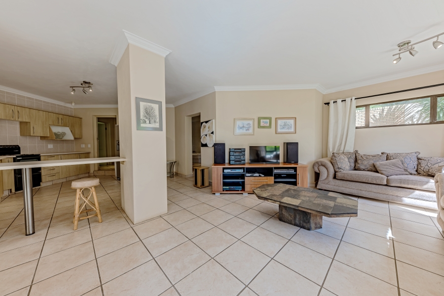 7 Bedroom Property for Sale in Featherbrooke Estate Gauteng