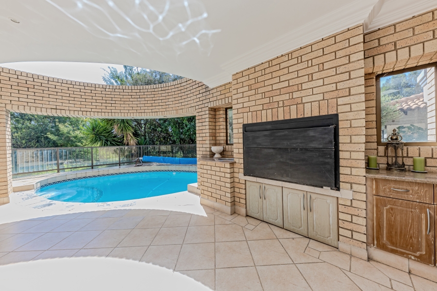 7 Bedroom Property for Sale in Featherbrooke Estate Gauteng