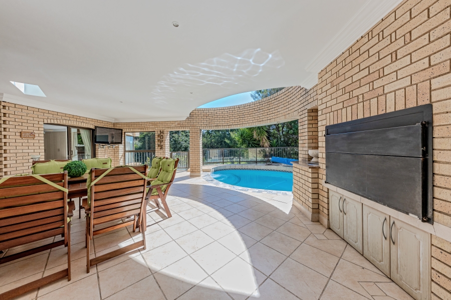 7 Bedroom Property for Sale in Featherbrooke Estate Gauteng