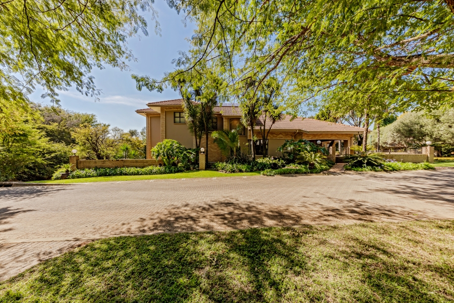 7 Bedroom Property for Sale in Featherbrooke Estate Gauteng
