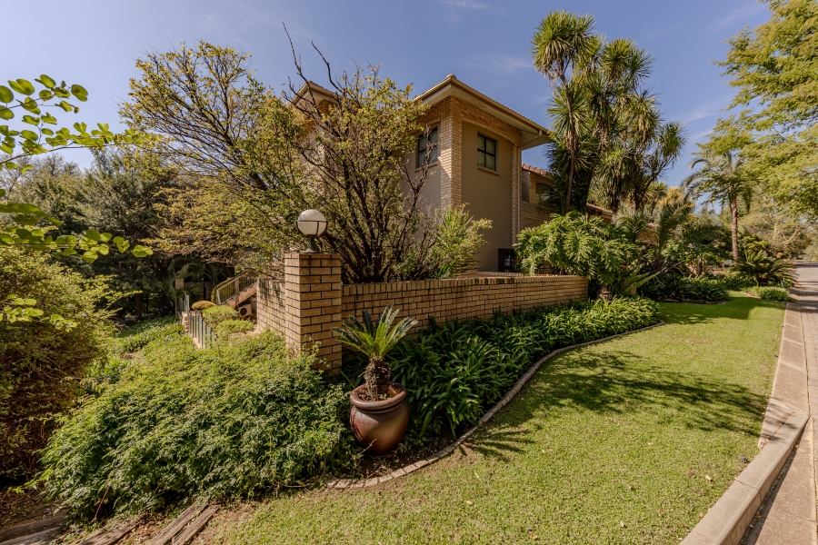 To Let 7 Bedroom Property for Rent in Featherbrooke Estate Gauteng