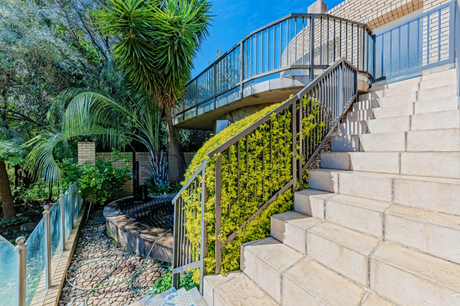 To Let 7 Bedroom Property for Rent in Featherbrooke Estate Gauteng