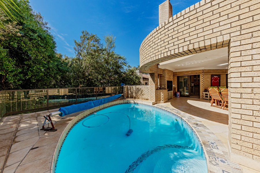 To Let 7 Bedroom Property for Rent in Featherbrooke Estate Gauteng