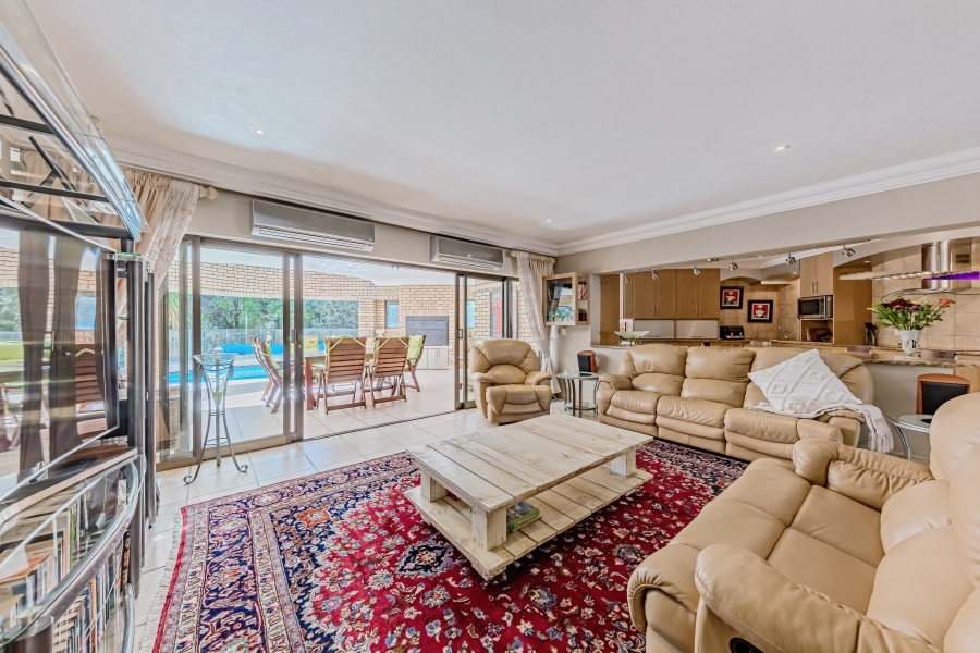 To Let 7 Bedroom Property for Rent in Featherbrooke Estate Gauteng