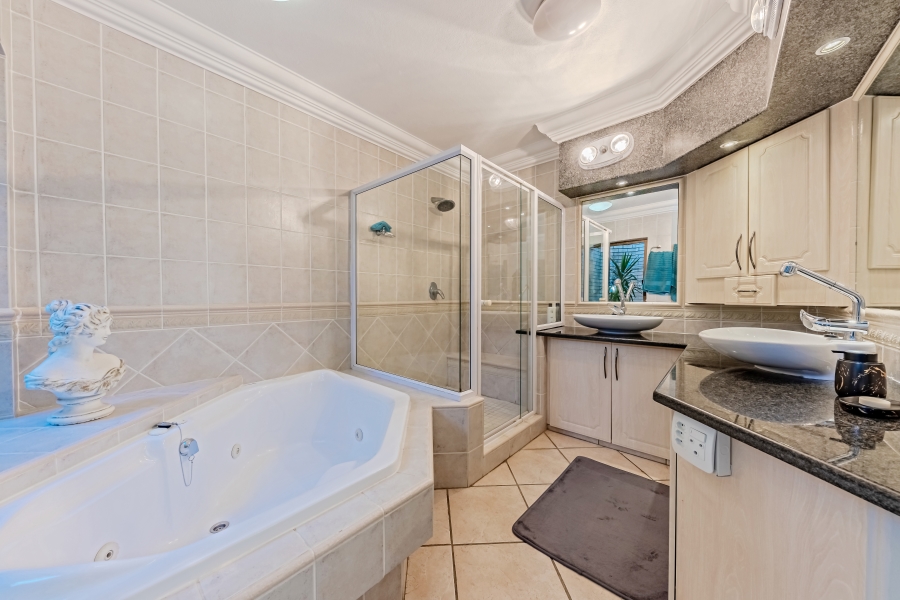To Let 7 Bedroom Property for Rent in Featherbrooke Estate Gauteng