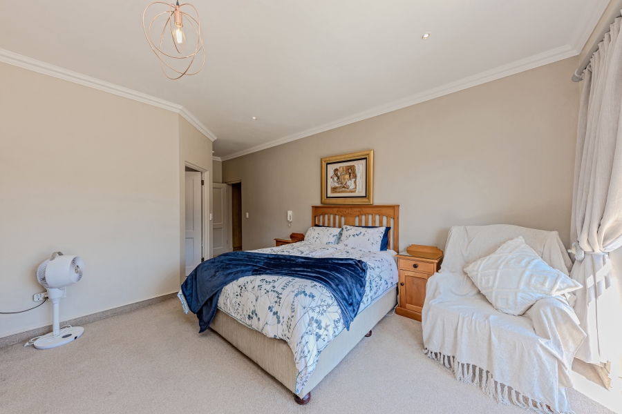 To Let 7 Bedroom Property for Rent in Featherbrooke Estate Gauteng