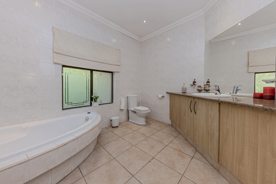 To Let 7 Bedroom Property for Rent in Featherbrooke Estate Gauteng