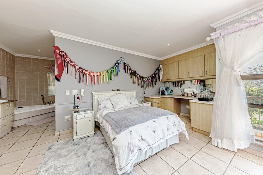 To Let 7 Bedroom Property for Rent in Featherbrooke Estate Gauteng
