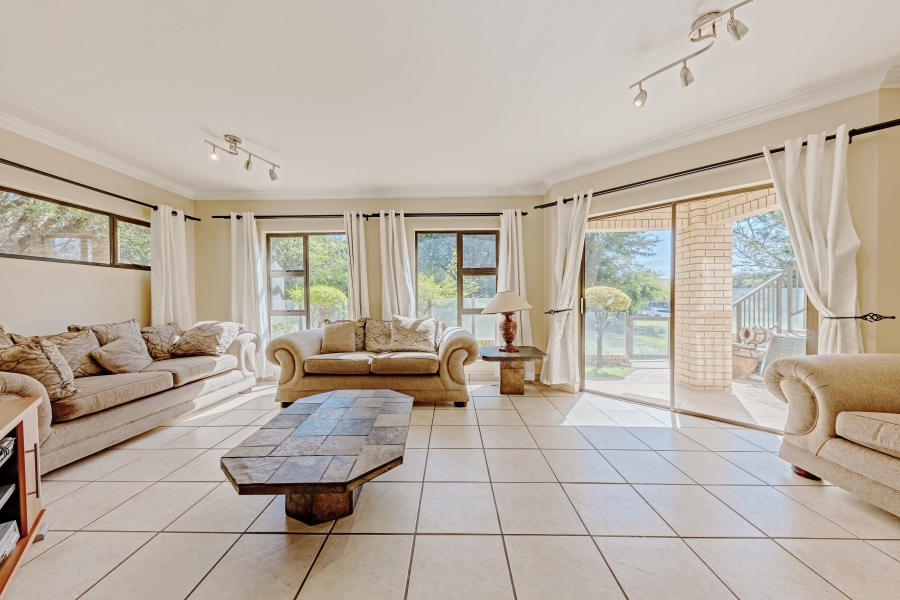 To Let 7 Bedroom Property for Rent in Featherbrooke Estate Gauteng