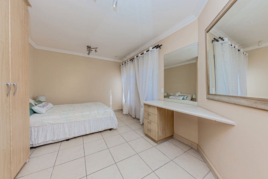To Let 7 Bedroom Property for Rent in Featherbrooke Estate Gauteng