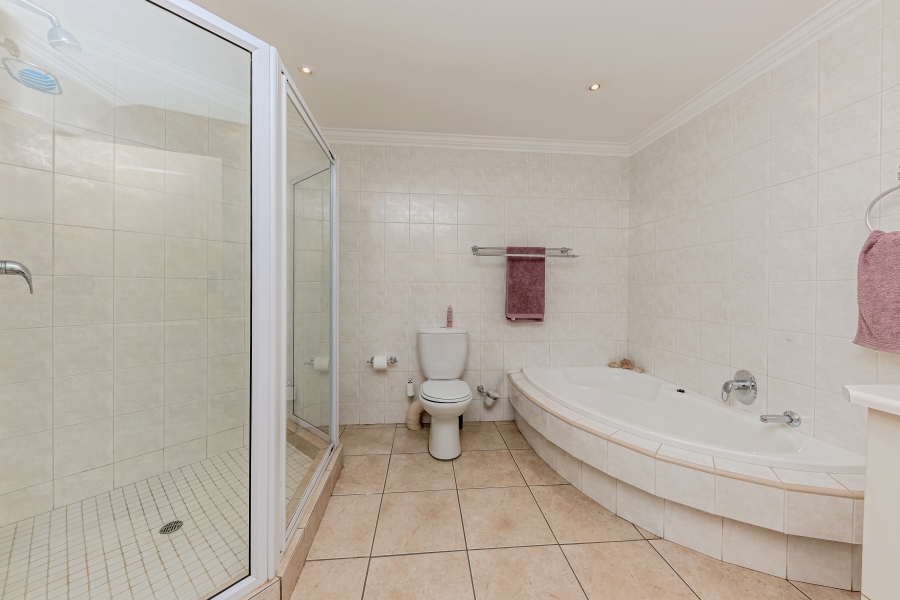 To Let 7 Bedroom Property for Rent in Featherbrooke Estate Gauteng